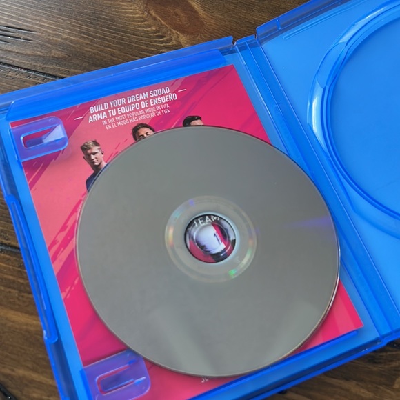 PS4 FIFA 18 Game - Picture 3 of 3